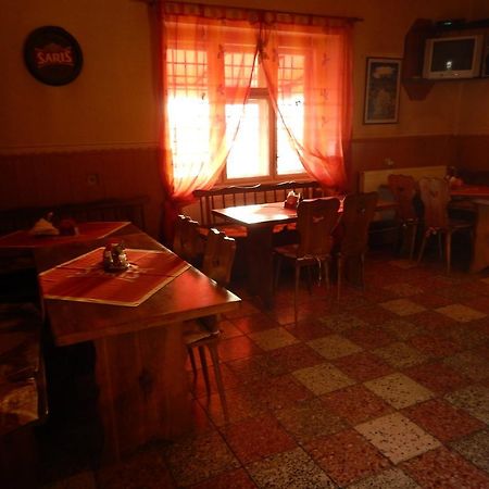 Penzion A Restauracia Pod Hradom, Turna Nad Bodvou Ngoại thất bức ảnh