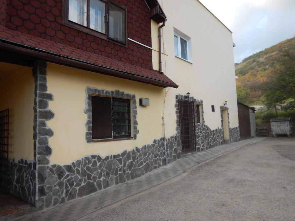 Penzion A Restauracia Pod Hradom, Turna Nad Bodvou Ngoại thất bức ảnh