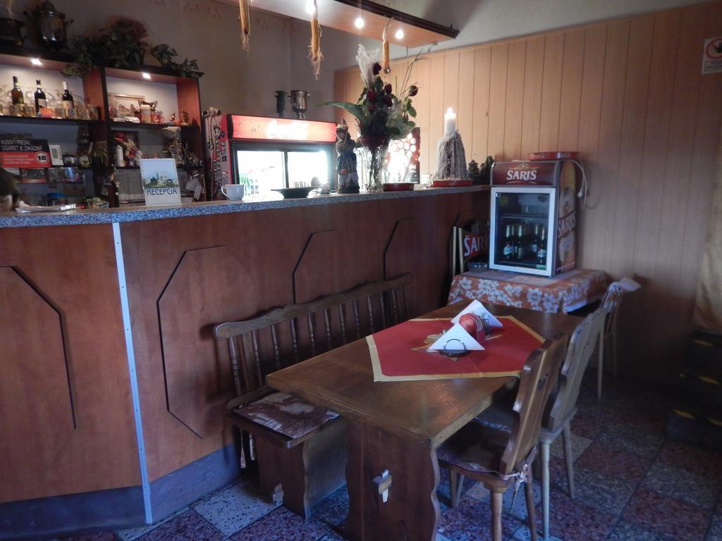 Penzion A Restauracia Pod Hradom, Turna Nad Bodvou Ngoại thất bức ảnh