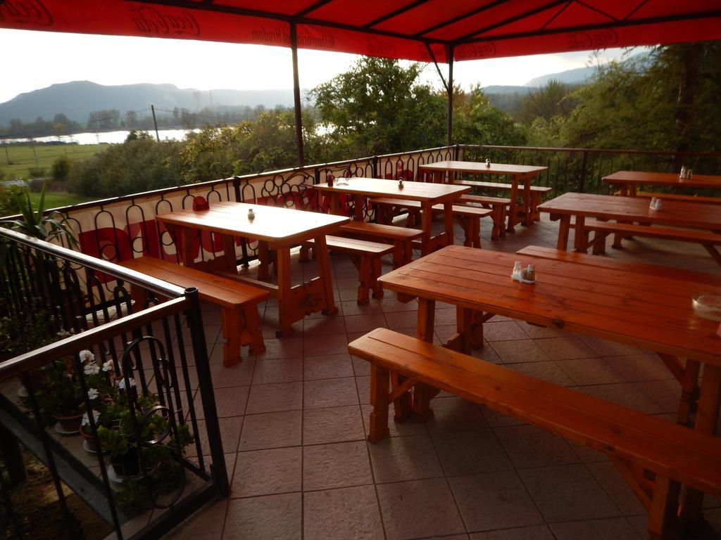 Penzion A Restauracia Pod Hradom, Turna Nad Bodvou Ngoại thất bức ảnh